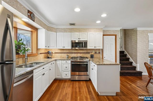 35 Brookview Terrace, Hillsdale, NJ 07642