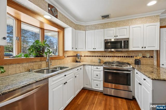 35 Brookview Terrace, Hillsdale, NJ 07642