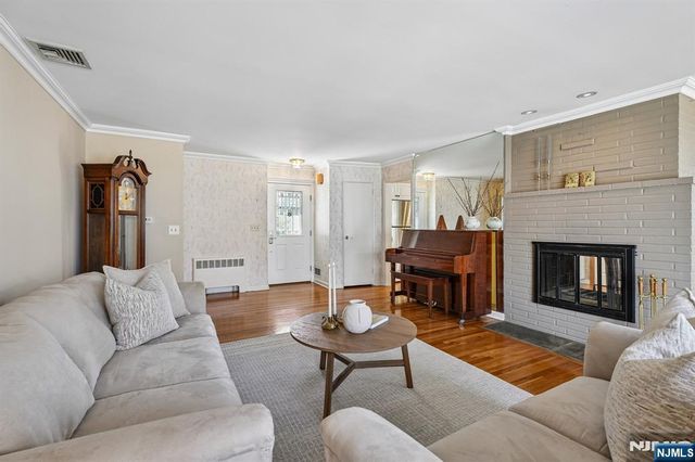 35 Brookview Terrace, Hillsdale, NJ 07642