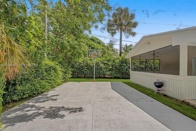 15540 SW 82nd Court, Palmetto Bay, FL 33157