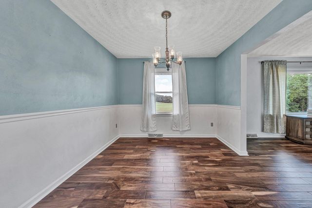 5543 Country LN, Roanoke, VA 24018