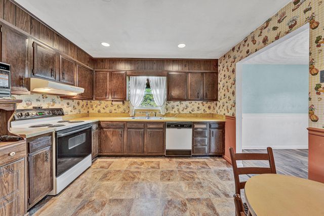 5543 Country LN, Roanoke, VA 24018