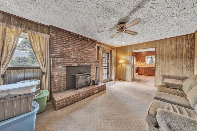 5543 Country LN, Roanoke, VA 24018