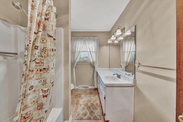 5543 Country LN, Roanoke, VA 24018