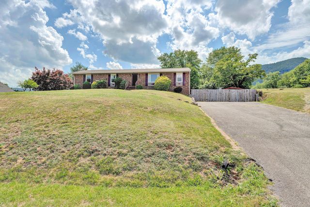 5543 Country LN, Roanoke, VA 24018