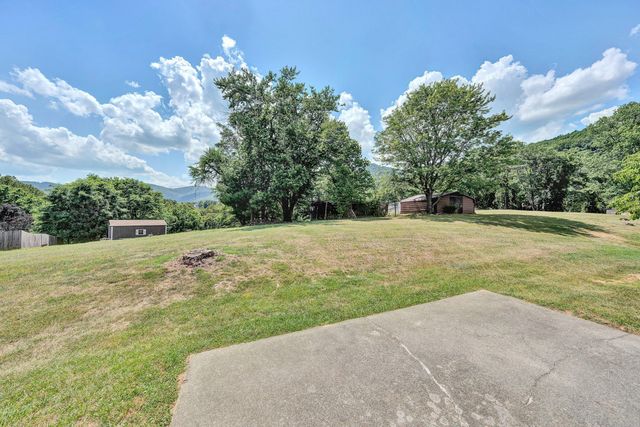 5543 Country LN, Roanoke, VA 24018