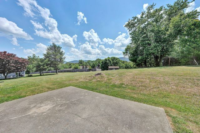 5543 Country LN, Roanoke, VA 24018