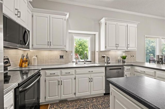 14421 Melrose Street, Overland Park, KS 66221