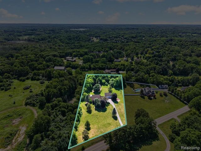 8114 Chilson Road, Pinckney, MI 48169