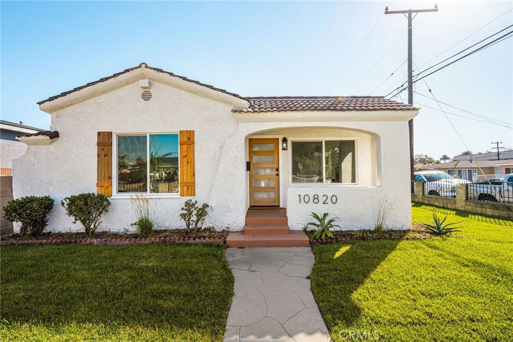 10820 Capistrano, Lynwood, CA 90262 — photo 2