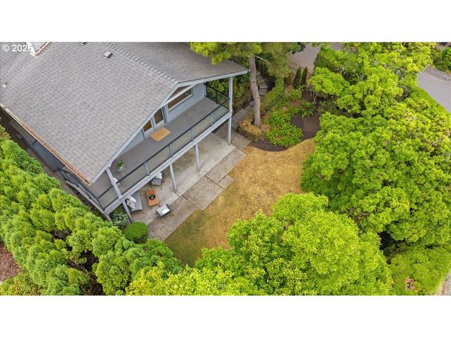 2665 Sw SHERWOOD Dr, Portland, OR 97201