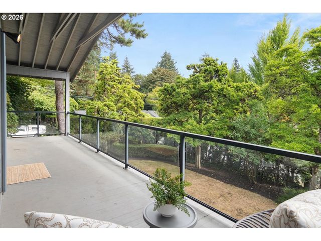 2665 Sw SHERWOOD Dr, Portland, OR 97201