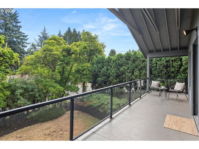 2665 Sw SHERWOOD Dr, Portland, OR 97201