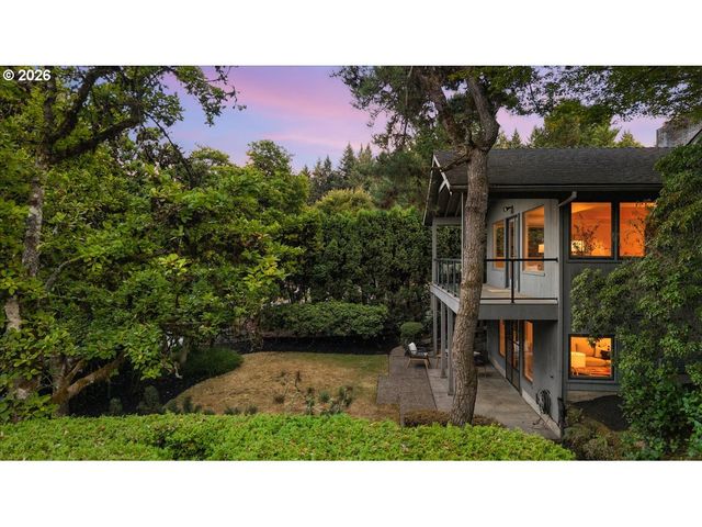 2665 Sw SHERWOOD Dr, Portland, OR 97201