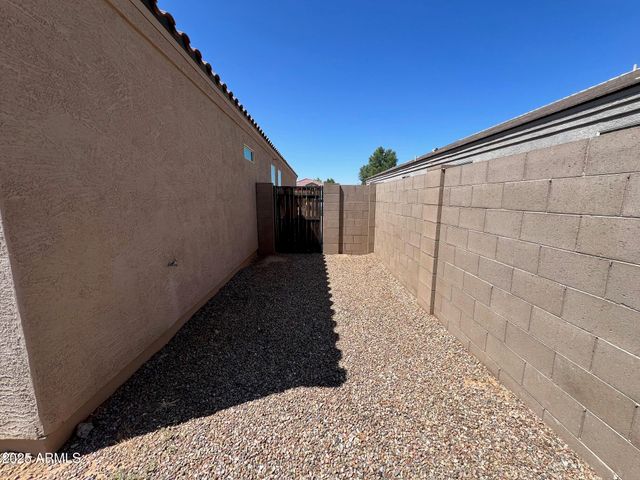 28945 N AMBER Way, San Tan Valley, AZ 85143