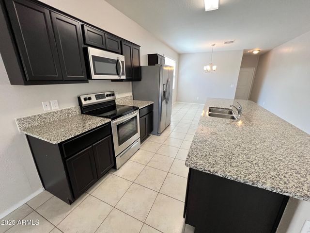 28945 N AMBER Way, San Tan Valley, AZ 85143