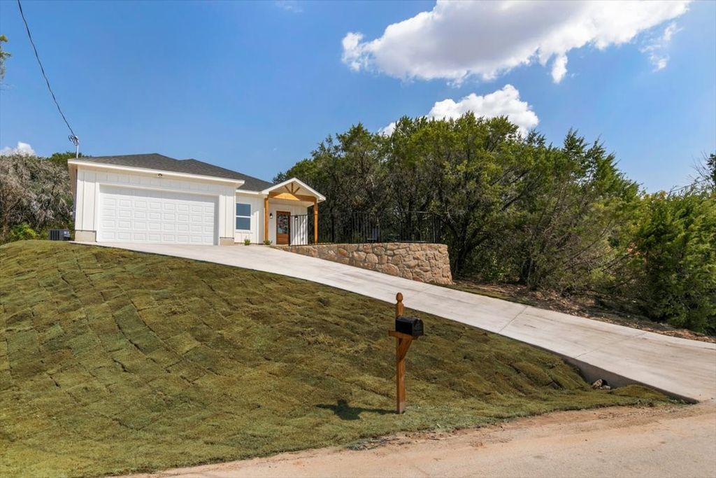 1001 Apache Ridge Road, Granbury, TX 76048 — exterior