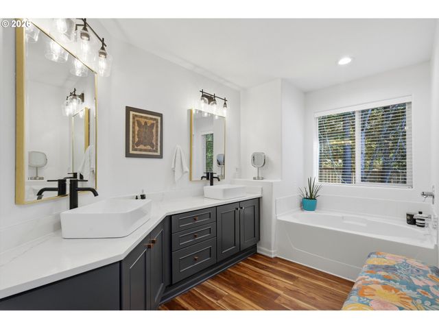 13936 Sw UPLANDS Dr, Tigard, OR 97223