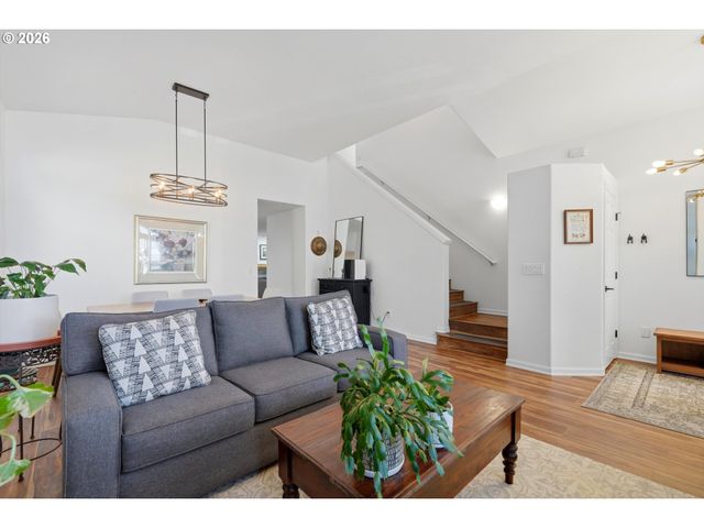 13936 Sw UPLANDS Dr, Tigard, OR 97223