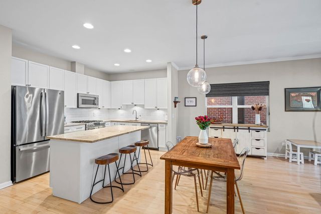 2650 N Mildred Avenue 1, Chicago, IL 60614