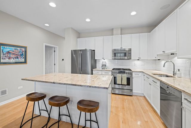 2650 N Mildred Avenue 1, Chicago, IL 60614