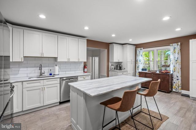 1 STURBRIDGE CT, Medford, NJ 08055