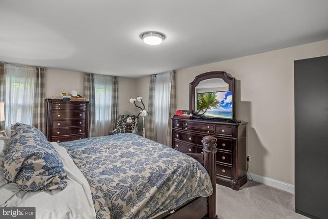 1 STURBRIDGE CT, Medford, NJ 08055