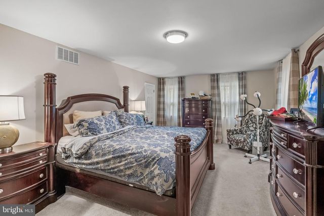 1 STURBRIDGE CT, Medford, NJ 08055
