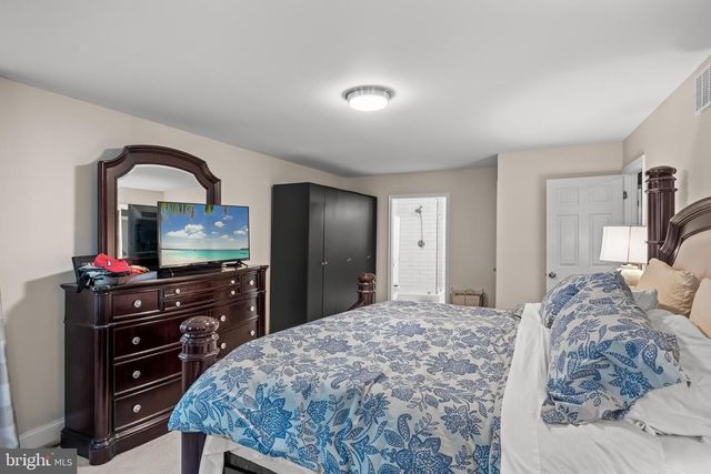 1 STURBRIDGE CT, Medford, NJ 08055