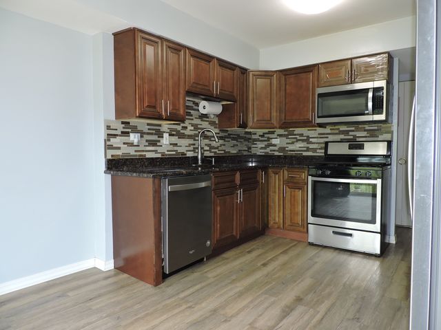 2216 Andover Court, Schaumburg, IL 60194