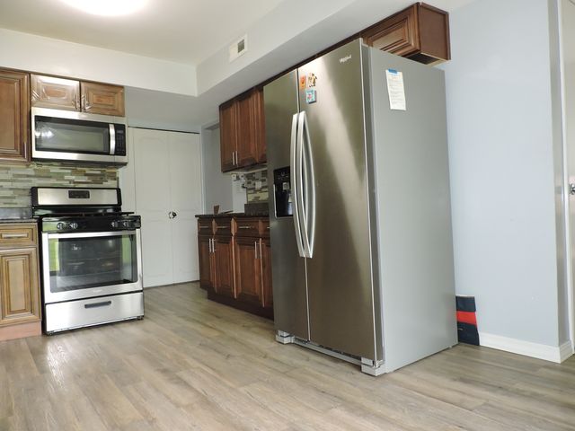 2216 Andover Court, Schaumburg, IL 60194