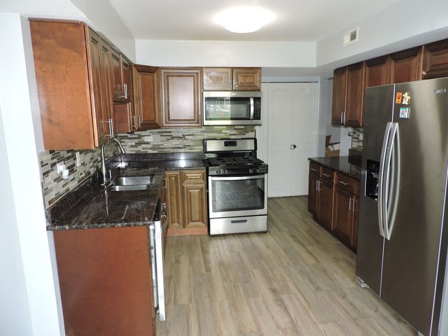 2216 Andover Court, Schaumburg, IL 60194