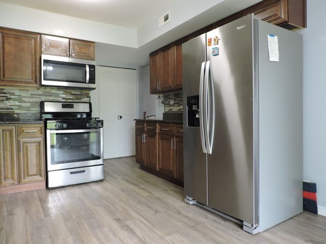 2216 Andover Court, Schaumburg, IL 60194