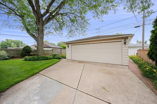 7448 Keeler Avenue, Skokie, IL 60076