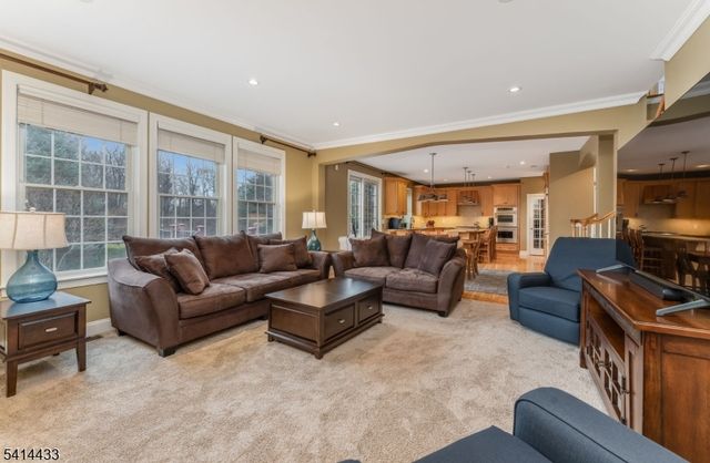 4 Fox Chase Turn, Union Twp., NJ 08867