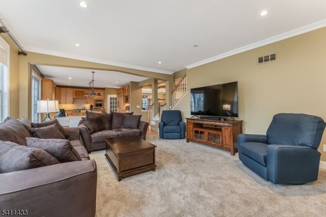 4 Fox Chase Turn, Union Twp., NJ 08867