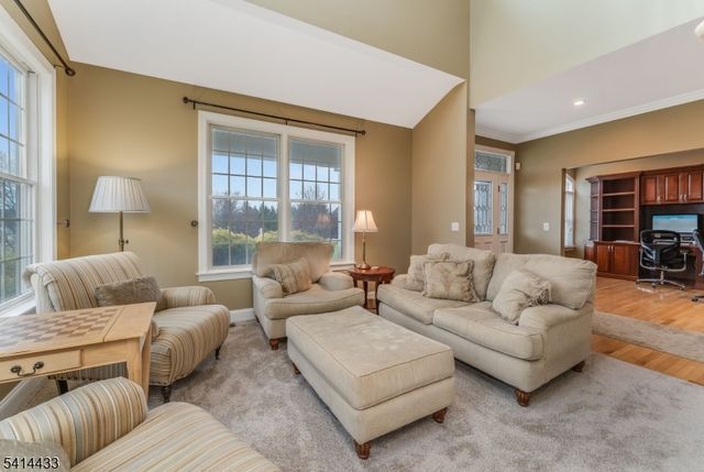 4 Fox Chase Turn, Union Twp., NJ 08867