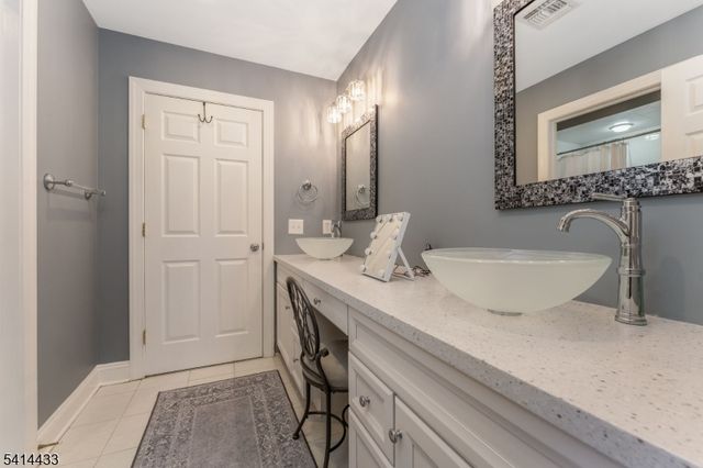 4 Fox Chase Turn, Union Twp., NJ 08867