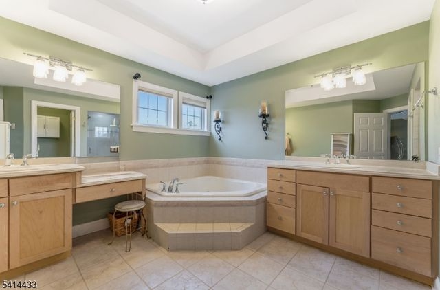 4 Fox Chase Turn, Union Twp., NJ 08867