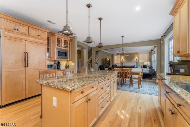 4 Fox Chase Turn, Union Twp., NJ 08867