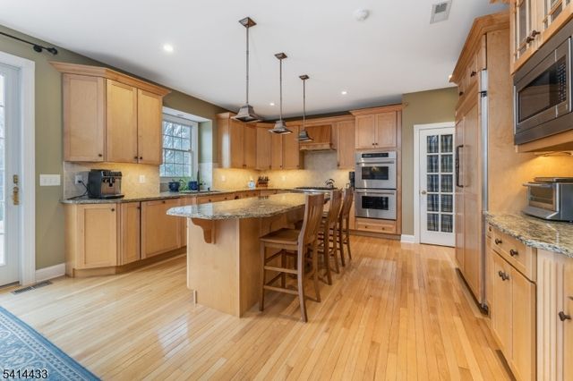 4 Fox Chase Turn, Union Twp., NJ 08867