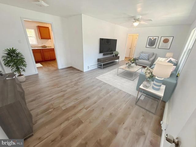 5 STATE CIR, Dover, DE 19901