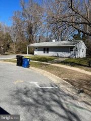 5 STATE CIR, Dover, DE 19901