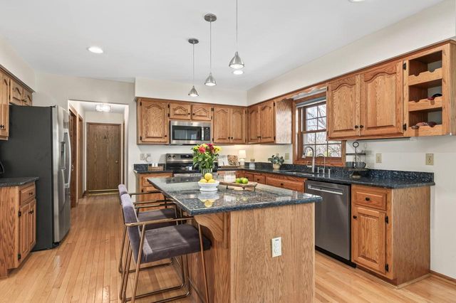 1095 Ridge ROAD, Waukesha, WI 53186