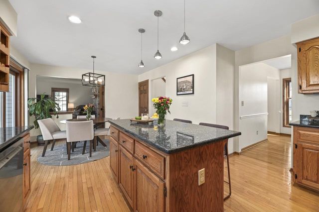 1095 Ridge ROAD, Waukesha, WI 53186