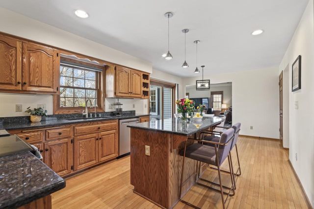 1095 Ridge ROAD, Waukesha, WI 53186