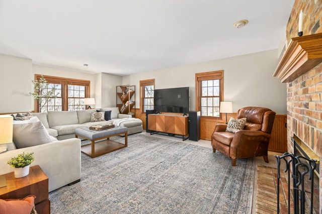 1095 Ridge ROAD, Waukesha, WI 53186