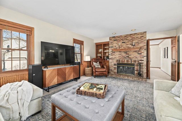 1095 Ridge ROAD, Waukesha, WI 53186