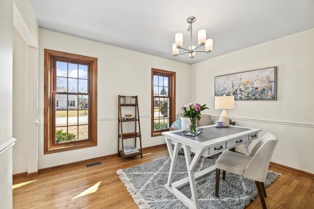 1095 Ridge ROAD, Waukesha, WI 53186