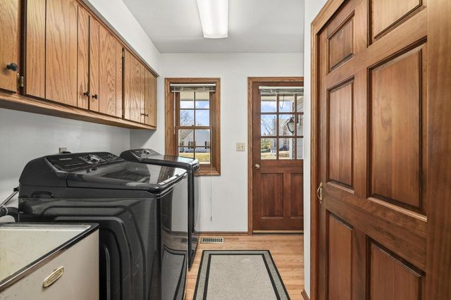 1095 Ridge ROAD, Waukesha, WI 53186